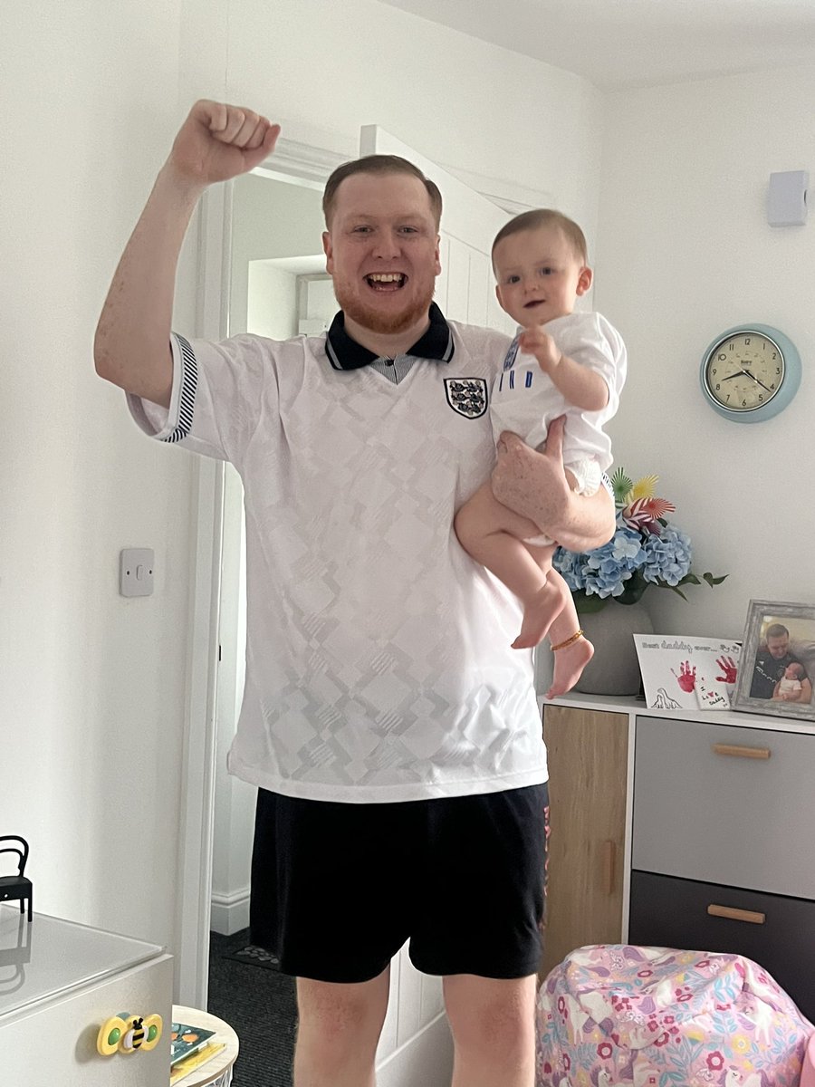 razza17's tweet image. We are ready to cheer the boys on come on England 🏴󠁧󠁢󠁥󠁮󠁧󠁿 #GMSF