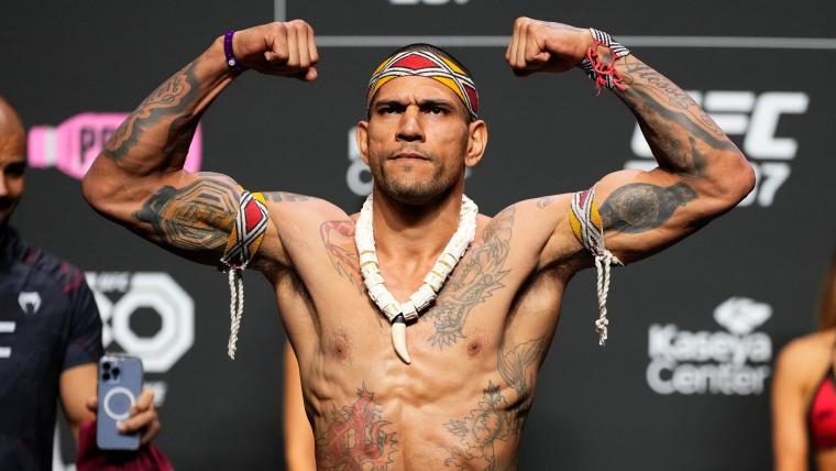 trythislifecom's tweet photo. @AlexPereiraUFC is achieving everything @stylebender dreamed about avhieving in UFC.
2 deviaion champ
Beaten everyone who beat Izzy
Potentially fight with @JonnyBones 

Wow, Greatest rivalry of all time. https://t.co/Q8y7522VG3
