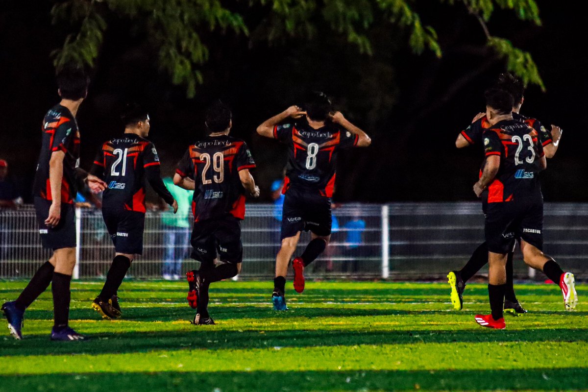 Rayosmxfem's tweet photo. 📸 | 𝑸𝒖𝒆 𝒏𝒖𝒏𝒄𝒂 𝒔𝒆 𝒐𝒍𝒗𝒊𝒅𝒆…🫀

¡El día que ellos 𝗔𝗟𝗖𝗔𝗡𝗭𝗔𝗥𝗢𝗡 𝗟𝗔 𝗚𝗟𝗢𝗥𝗜𝗔! 

Así se vive una semifinal. 
RAYOS MX A LA FINAL🏆. 

#SomosRayosMx https://t.co/Hs1h1M7DuP