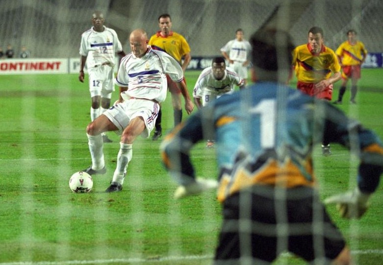 Jano_Resseguie's tweet photo. 09/06/99 #ANDFRA à #Montjuic pour mon premier match commenté des bleus (1-0 p. #leboeuf) au 30/06/24 299 matches sur @RMCInfo de @equipedefrance !
300ème match 💙🤍❤️ ce lundi 1/8ème #FRABEL @EURO2024 à #Dusseldorf 🙏 #rmclive https://t.co/9NjBeMhTdF