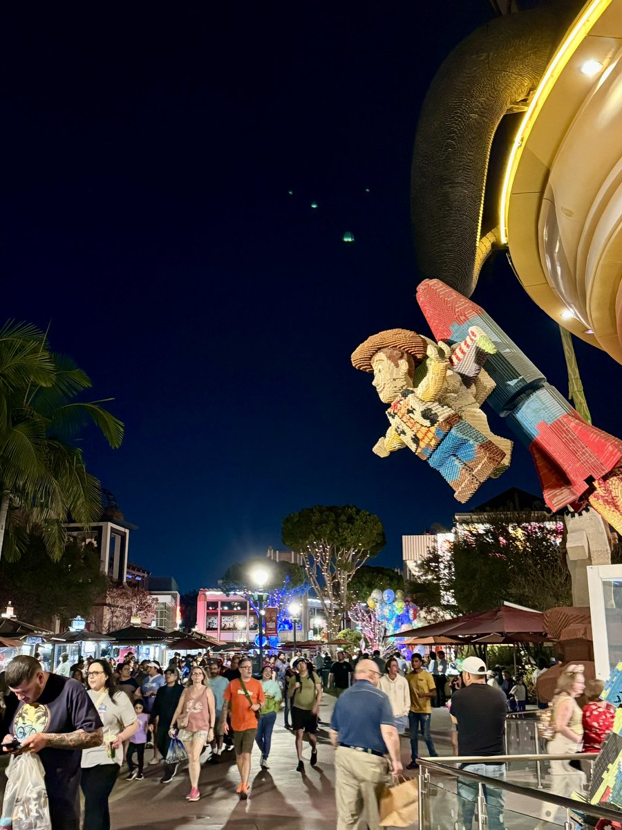 vcvstro's tweet photo. Random Disney trip again, but this time just for food 😋❤️ https://t.co/smAskqedcE