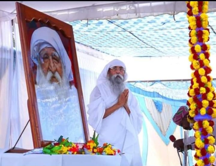 जय जय गुरूदेव जी धाम अपार अनाम।
कोटि कोटि विनती करूं अरब खरब प्रणाम।
Jai Gurudev
गुरु बिन ज्ञान न उपजै
#गुरु_बिन_मिले_न_मोक्ष