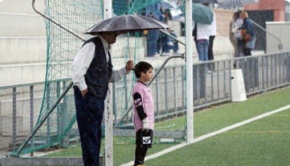 “Cualquier ayuda no necesaria es un obstáculo para el desarrollo”.
María Montessori

#DePequeño