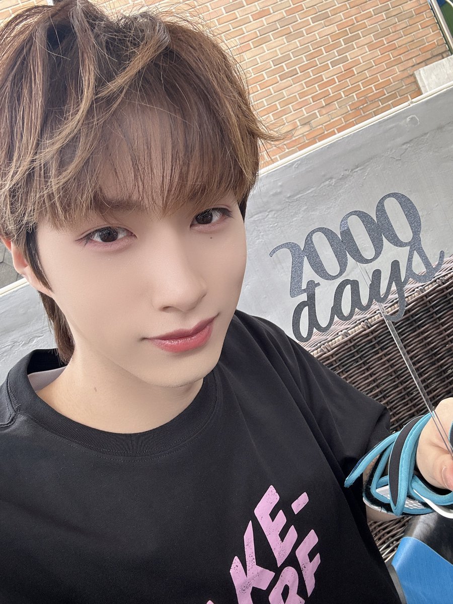 [#원어스]

🖤 2000 DAYS WITH ONEUS 🖤

#ONEUS #투문 #TOMOON
#환웅 #HWANWOONG 
#시온 #XION
#2000DaysWithONEUS