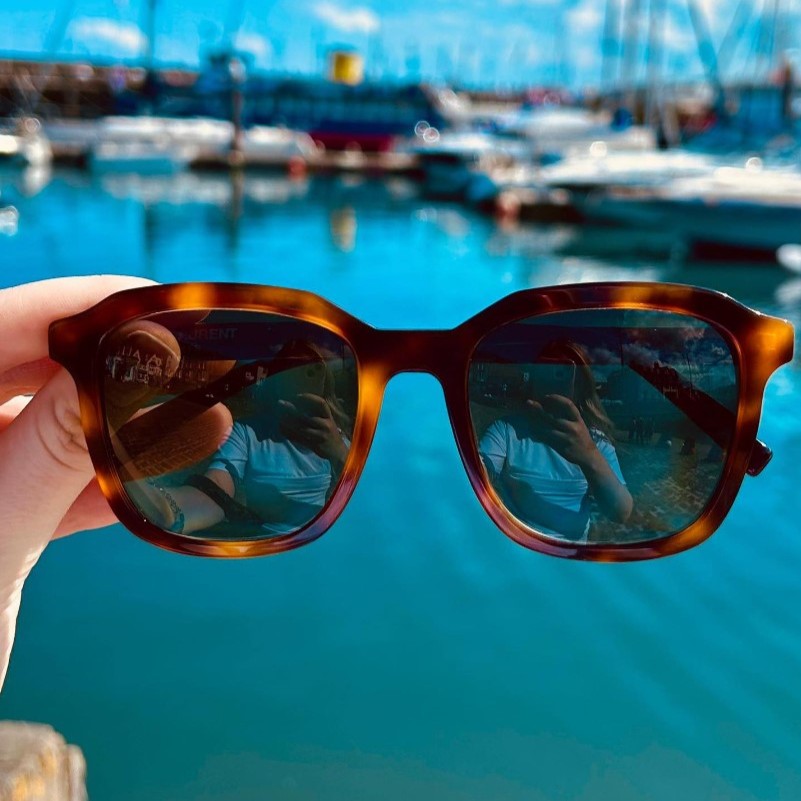 QuadrantCentre's tweet image. New sunglasses, new vibes! Pick up a pair of stylish shades from Boots Opticians to soak up the sunshine in style. 😎☀️
#bootsopticians #bootssunglasses #dunstable #quadrant #quadrantshoppingcentre #quadrantdunstable #dunstableshoppingcentre #shopsinDunstable