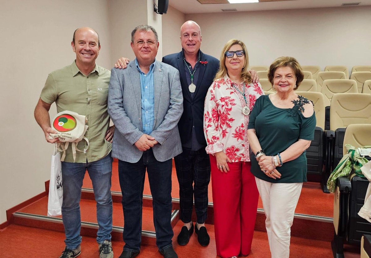 DOSierraMagina's tweet photo. Encantados de colaborar con el 3️⃣ Simposium de la Pipirrana, gazpacho andaluz y sopas frías, nada mejor que poner en valor la gastronomía tradicional de nuestra tierra y siempre con #aove https://t.co/gdfJjTuvnm
