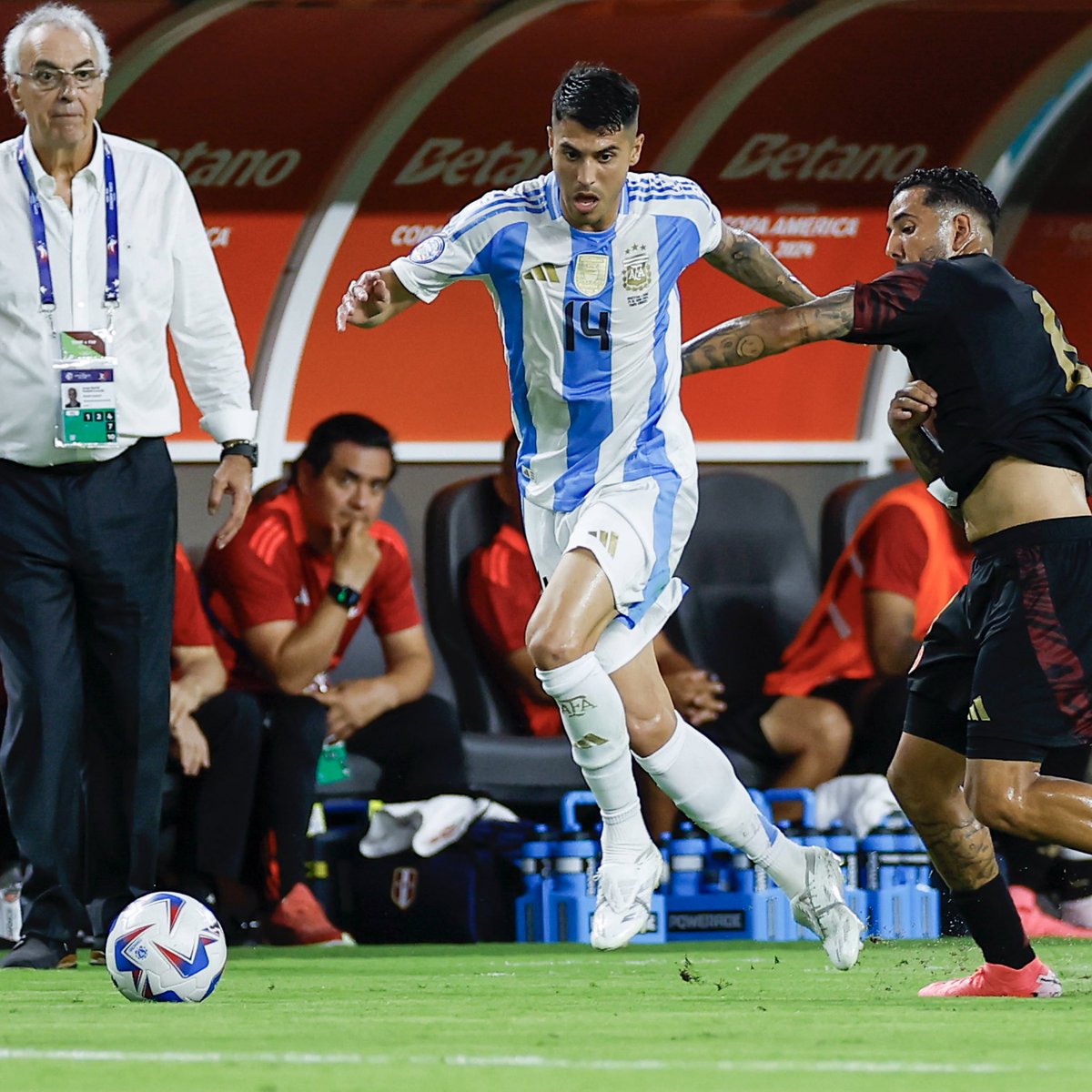 🇦🇷 More #InternationalWerkself success! 

Pala and Argentina head to the Quarter Finals of <a href="/CopaAmerica/">CONMEBOL Copa América™️</a>! 💪⚫️🔴 

#Bayer04 #Palacios