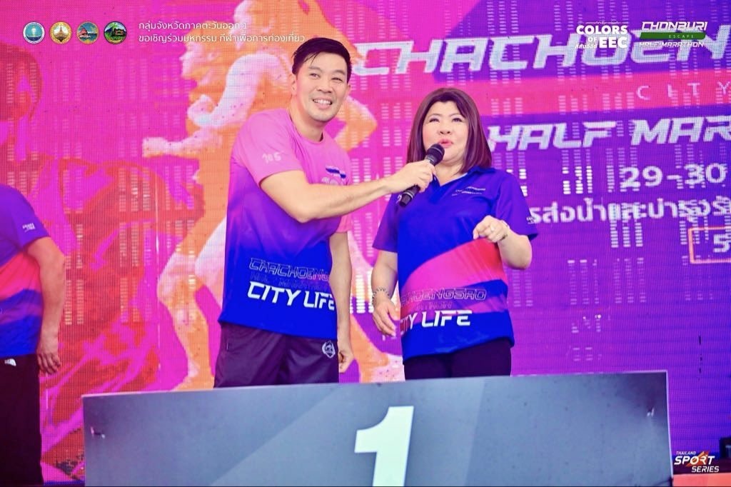 พิธีกรกับท่านฉัตรประอร นิยม รองผู้ว่าราชการจังหวัดฉะเชิงเทรา Colors of EEC สีสันอีอีซี