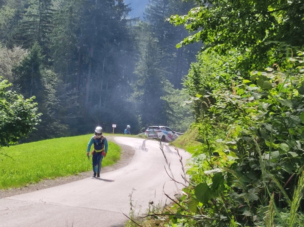 DanielKalan's tweet image. 🏁 In prva pizdarija, 🍨 Pixi je zletu u ograjo, Use je uredu. 👍