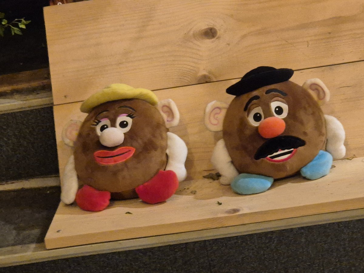 사람마음이라는게
보여주면 오히려
독이 되고,
안보여줄수록 득이
된다는게 참..
아이러니 할뿐이다.