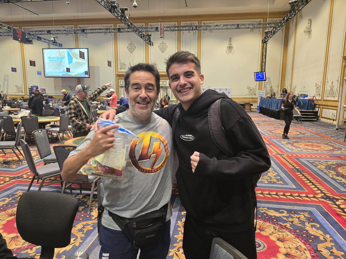 tatasanjuan's tweet image. Se paso de día colossus🇦🇷🇦🇷!! 💪 padre e hijo llenando bolsa !! Que belleza ❤️❤️