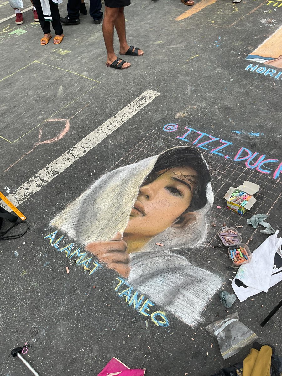Itzzduck's tweet photo. ALAMAT TANEO sa session rd
 Baguio City❤️🌸

@Official_ALAMAT @TaneoSeb #alamat #chalkart #portrait https://t.co/ZbE2vVUHqz