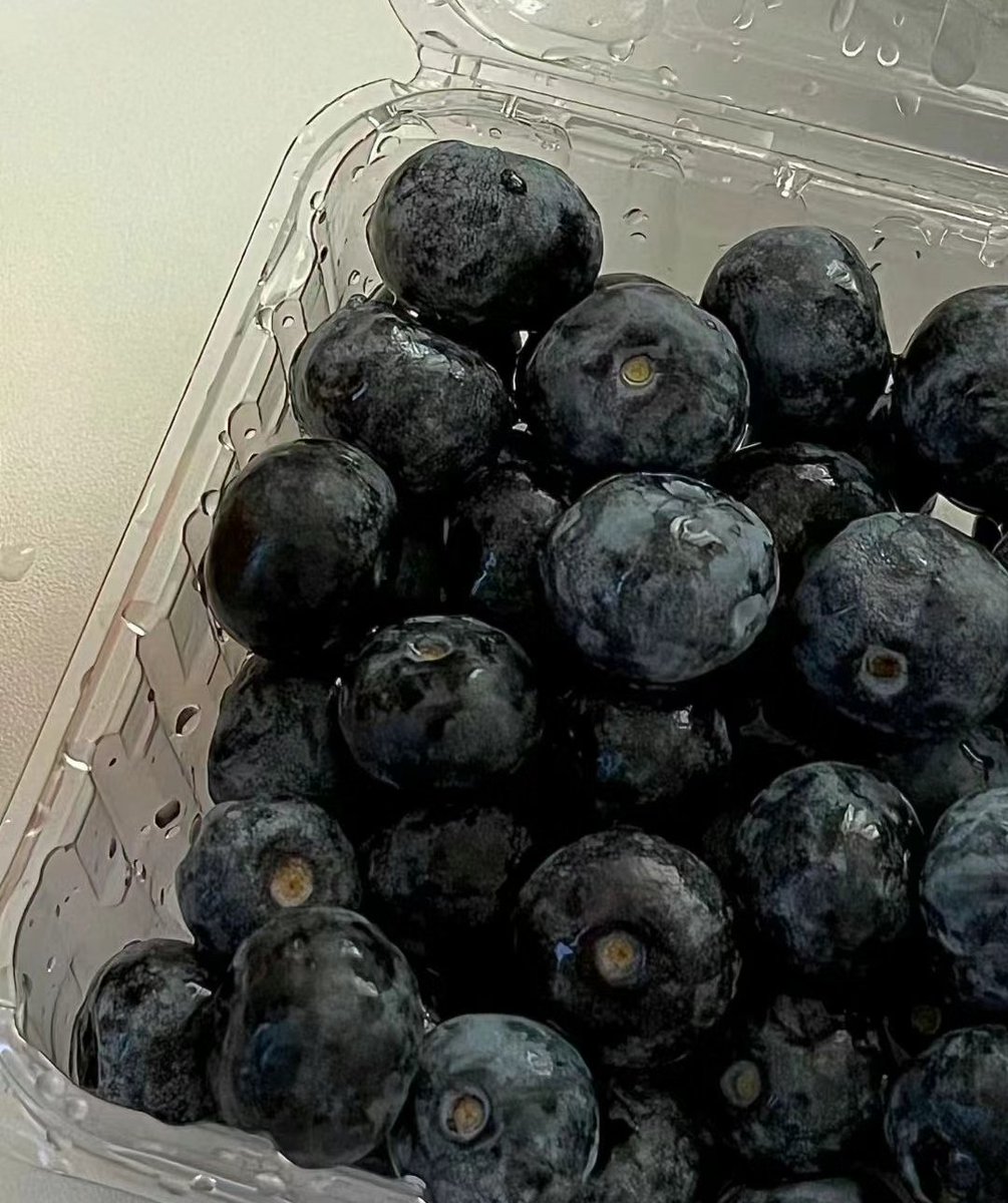 吃点水果补充下能量