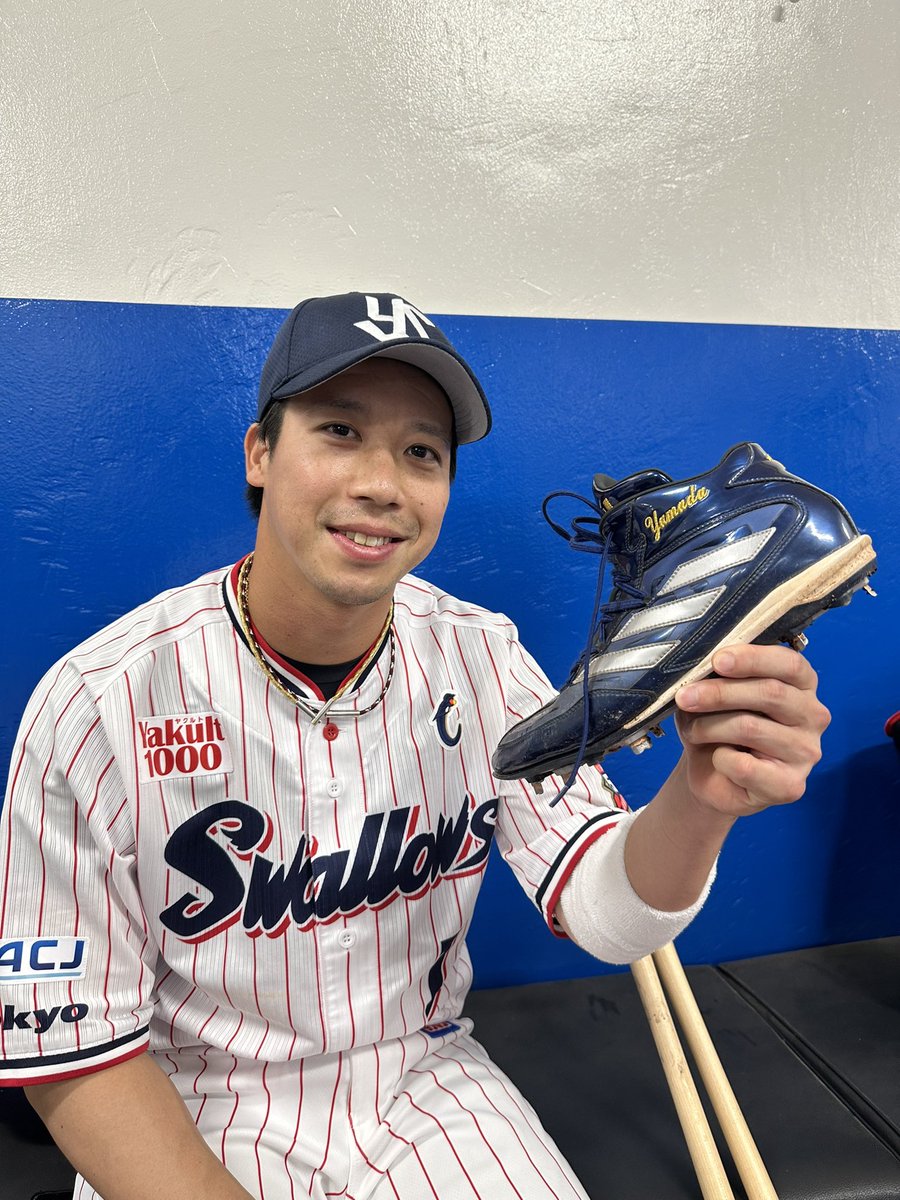 swallowspr's tweet photo. テツトもヒデキも
8回裏のあの場面によく打ってくれました。
イイ感じになってきたぞ!
(青木さん)
#ヤり返せ
#swallows
#山田哲人
#長岡秀樹 https://t.co/nFGsSpiKGv