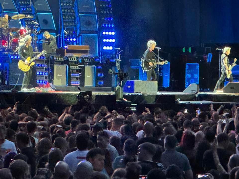 MWakefieldECHO's tweet photo. First ever Wembley gig and @GreenDay gig No.6 for me, and they were amazing as always!! 🎤

Definitely the best live band around, roll on the next one! 🎸 https://t.co/BP07gwXDee