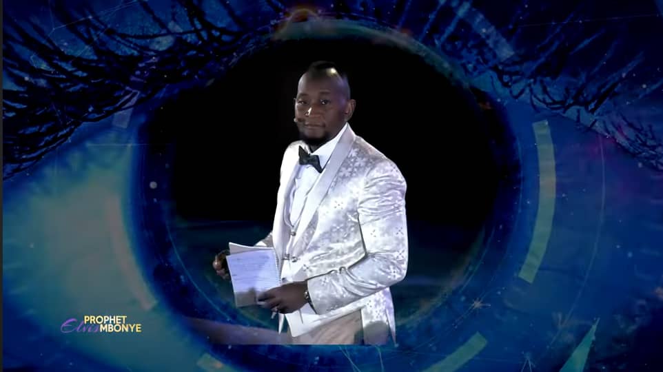 waliggojackson's tweet photo. Come and see a man who has demonstrated that  the word of God is sharper than a double edged  sword 🗡️ ⚔️ 
He saw @assange free this year 
This is the prophesy of Julian Assange https://t.co/cowPgTZaVk
#ProphetElvisMbonye https://t.co/MZBfKilldx