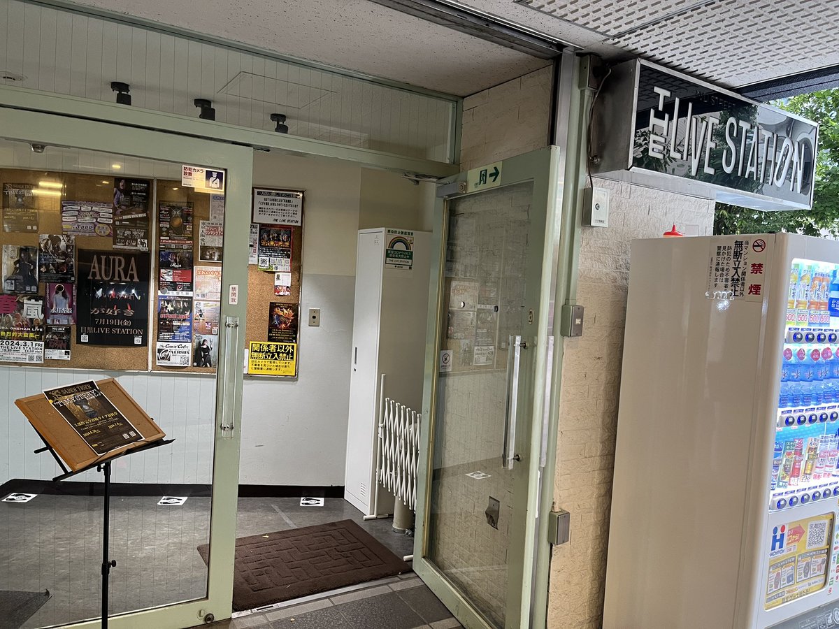 今日は久保田陽子さんのサーベルタイガー見にきました。まだ開場まで時間ありますが、ウロウロしてまーす。