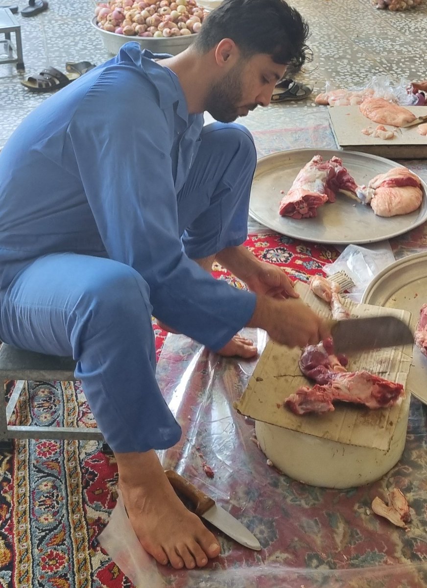 10Banion's tweet photo. کم کم داریم به ایامی که برای روشن فکر نشون دادن خودمون باید بگیم
""چیه این نذر و نذورات برای امام حسین و همینا رو بدین به فقرا نزدیک میشیم""
انگار پایِ سفره امام حسین فقط اعضای #اُپک نشستن
و اینکه خواستید حرف از #کوروش خدا بیامرز بزنید، بدونید که کوروش با افق کوروش فرق داره🤦‍♂️ https://t.co/NtibbUIg8f