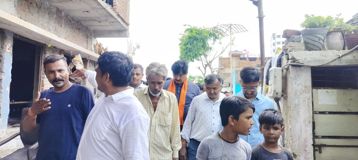 VedantTrivedi10's tweet photo. આજ રોજ સરખેજ વોર્ડ નાં કુમારશાળા શક્તિ કેન્દ્ર માં આવેલ ગાયત્રી નગર , મહાકાળી નગર , ખાતે વેજલપુર વિધાનસભાનાં ધારાસભ્ય શ્રી @AmitThakerBJP જી એ જન સંપર્ક રાઉન્ડ કર્યો .જેમાં સ્થાનિકો નાં પ્રશ્નો જાણી રાઉન્ડ દરમ્યાન જ અધિકારી સાથે વાત કરી . તેમજ જલ્દી કર્યો પૂર્ણ કરવા સૂચન કર્યું https://t.co/z4pKvB0wuj