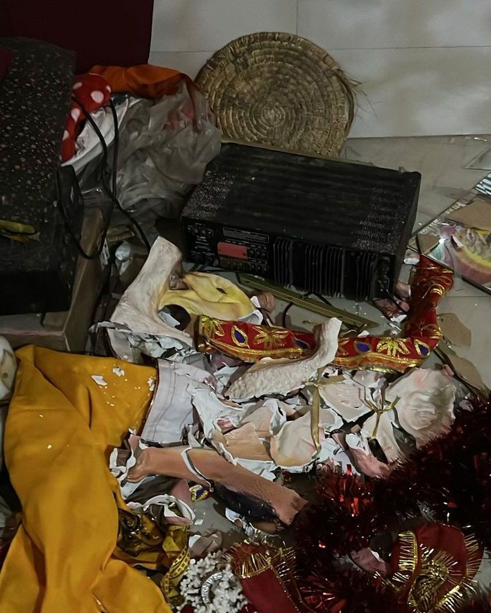 JammuSave's tweet photo. A Hindu temple was attacked and vandalised by unknown persons in DHARMARI area of Reasi during intervening night of 29/30 June 2024.
#stopattacksonhindutemple 
@vishesh_jk @REASIPOLICE @manojsinha_ @dograjournalist @dograjournalist @VikramadityaSum @Rijuljk @drmonika_langeh https://t.co/9lPfrV8lNF
