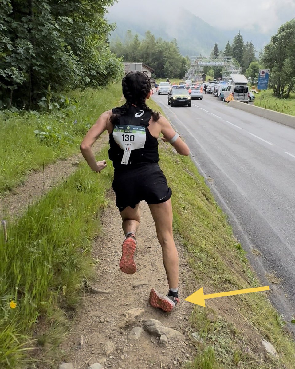 RUN_IX's tweet image. 🫢 Plus de peur que de mal – mais image impressionnante de la cheville de Marie Goncalves (🇫🇷) pendant le marathon du Mont-Blanc ! Elle continue à maintenir le rythme derrière ☝️