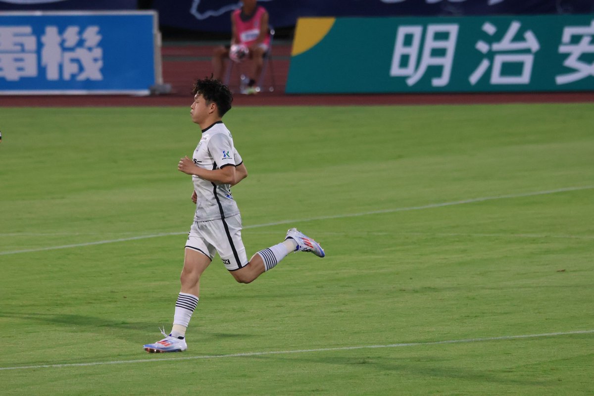 __cawaii_wan's tweet image. 円陣のあとヤムだけ円陣ダッシュしてて新潟魂継続してて泣いた😭来年絶対戻って来い〜❗️❗️❗️
 #albirex #矢村健