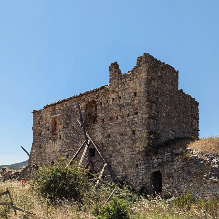 Casalene (Bovino- Foggia), sito archeologico pluristratificato: da una Fattoria di età augustea, passando per una villa di epoca imperiale con impianto termale, arrivando sino ad un casale di età moderna.
Le pietre raccontano.
#archeologia
#montidauni 
#Puglia