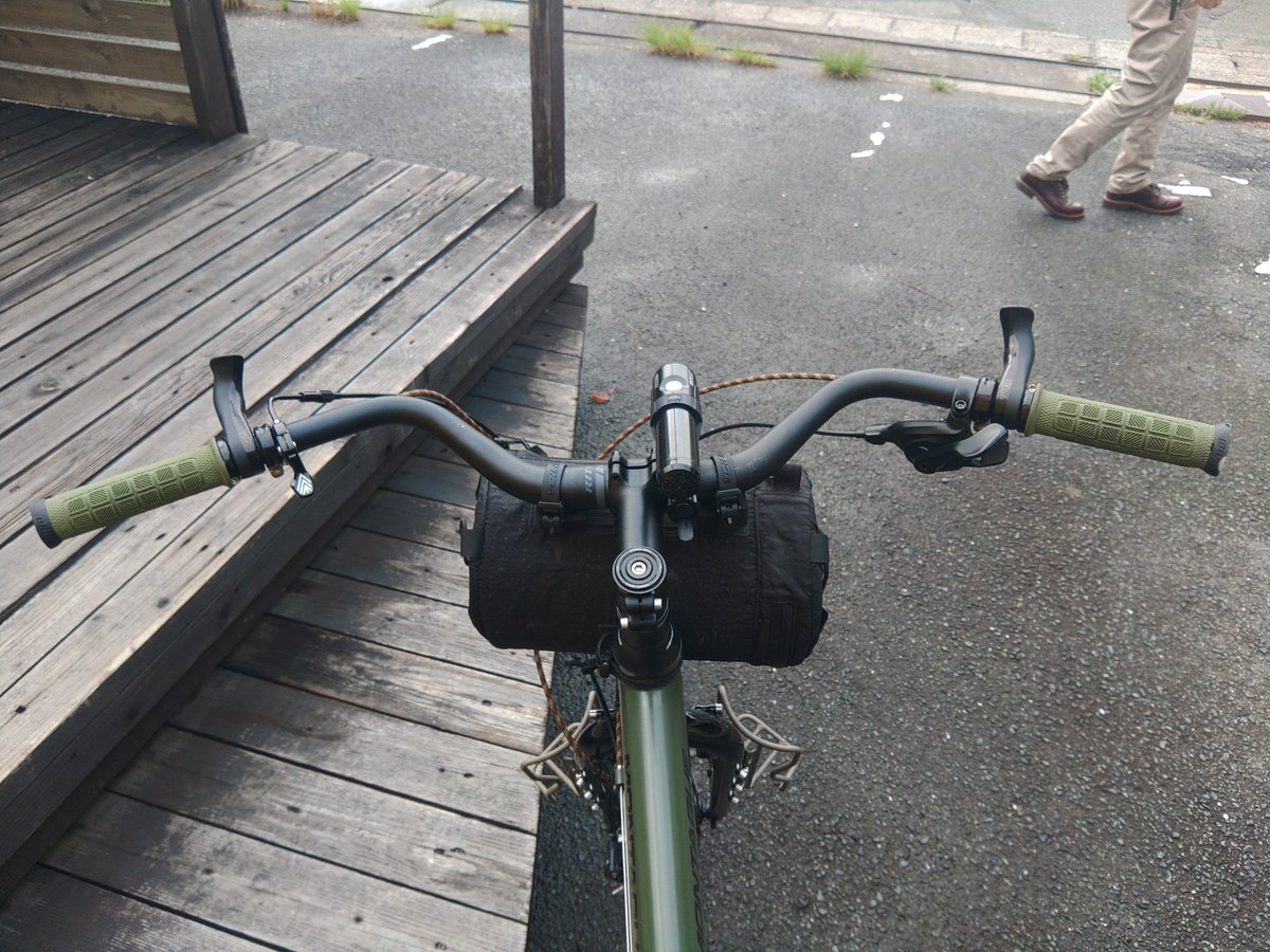 久しぶりのパラトルーパー復活‼️ハンドルはバックスイープ強めのRitchy kyote barにSQ-labのインナーバーエンド装着。
Pine componentsのドロッパーシートポストで折り畳みの収納性と林道走行時の重心下げを両立。辛い悪路もこれなら大丈夫(多分)。
#Greencog #Montague #おりたたぶ　#Paratrooper