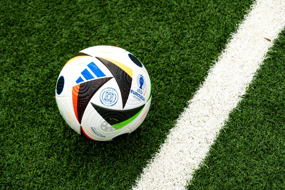 🤩 Nombres de los equipos bordeando el estadio, la fecha, cada detalle...

⚽️ El balón de <a href="/adidasfootball/">adidas Football</a> para esta noche es una pasada.

#VamosEspaña | #EURO2024  | <a href="/adidas_ES/">adidas_ES</a>