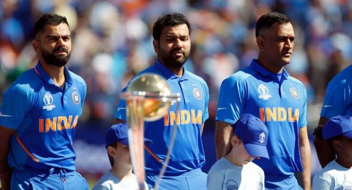 Just Think 
अगर 2019 का वर्ल्ड कप हम जीत जाते, 
महेंद्र सिंह धोनी, रोहित शर्मा और विराट कोहली तीनो को हम एक साथ वर्ल्ड कप की ट्राफी उठाते हुए देखते , 
और फिर जो ICT Fans के लिए Goosebumps moment बनता यह सोच कर ही... 🇮🇳😍

#T20WorldCup