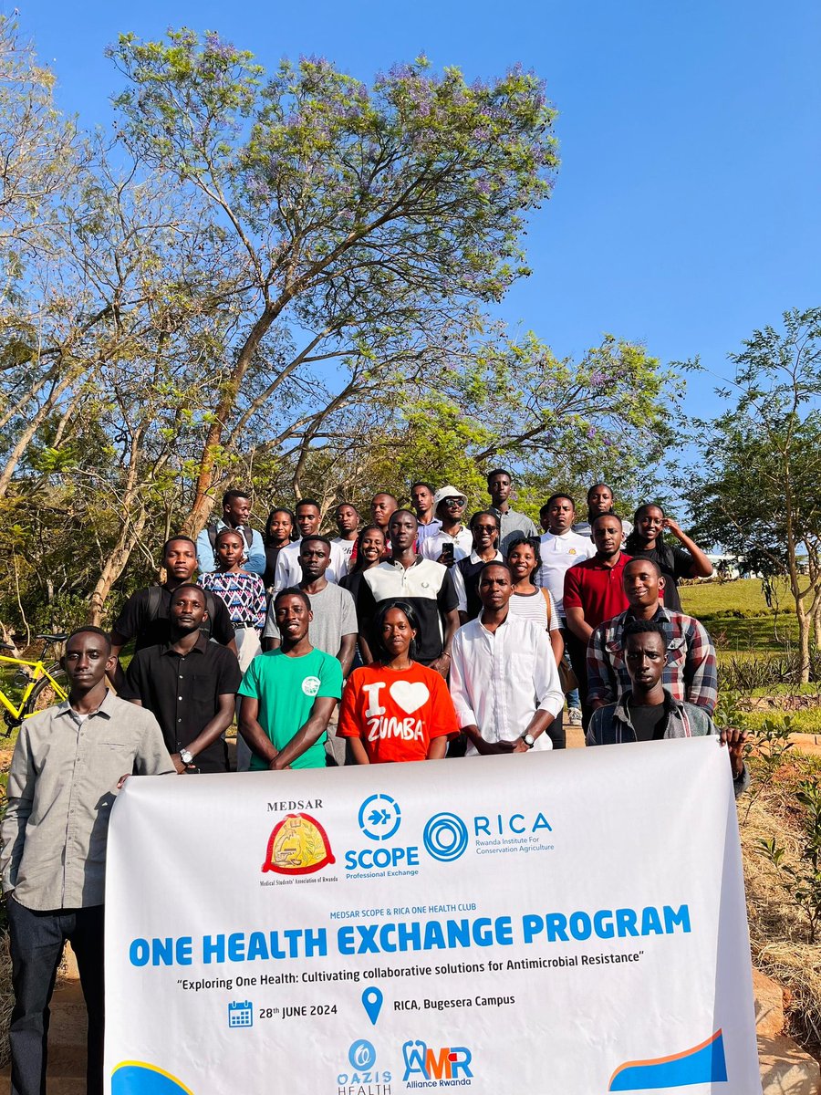 Quiteria200's tweet photo. Happy to have moderated a panel discussion at the MEDSAR Rwanda #SCOPE #RICAOneHealthClub Exchange Program. 
The panel emphasized the importance of a #multisectoralapproach in combating #antimicrobialresistance and promoting #OneHealth among students from various disciplines https://t.co/7nc17BSQqR