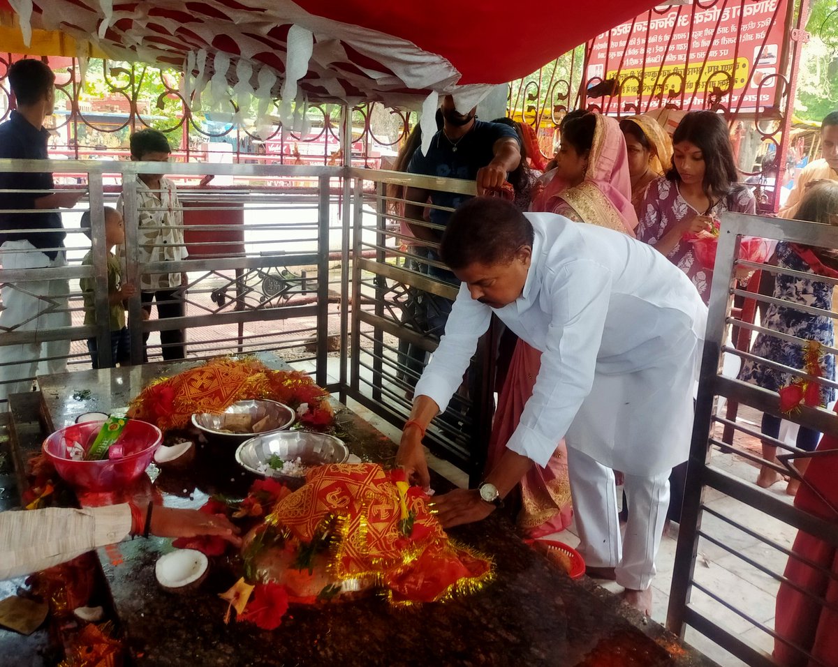 Rajkumarsingh1i's tweet image. आज अपने जन्मदिन के शुभ अवसर पर आदि शक्ति देवी माँ मदनपुर वाली के दरबार में पहुँचकर माँ मदनपुर वाली का आशीर्वाद प्राप्त किया।
माता रानी का आशीर्वाद सदैव हम सभी पर बना रहे।