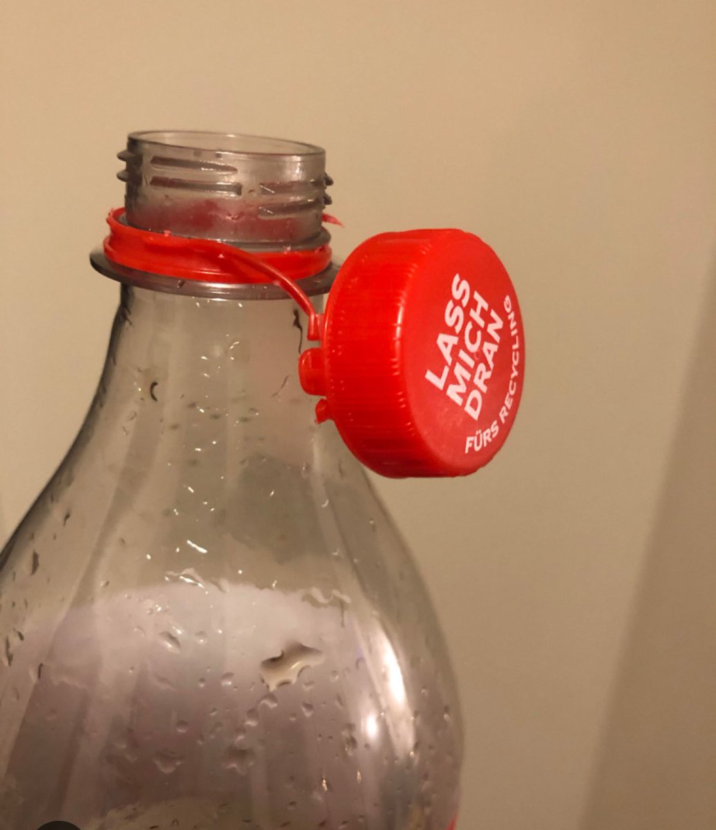 dhans085's tweet photo. @TomKlindt Ihr haltet euch alle für so schlau, aber ein Flaschendeckel bringt euch an eure Grenzen? https://t.co/QOqHKAGEmu