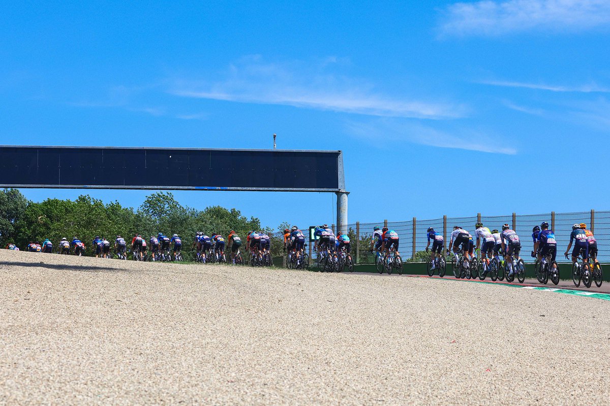 BHRVictorious's tweet image. 🇫🇷 #TDF2024 | ST 02

🏁🚴🏎️💨

#AutodromoImola @LeTour 

📸 @SprintCycling