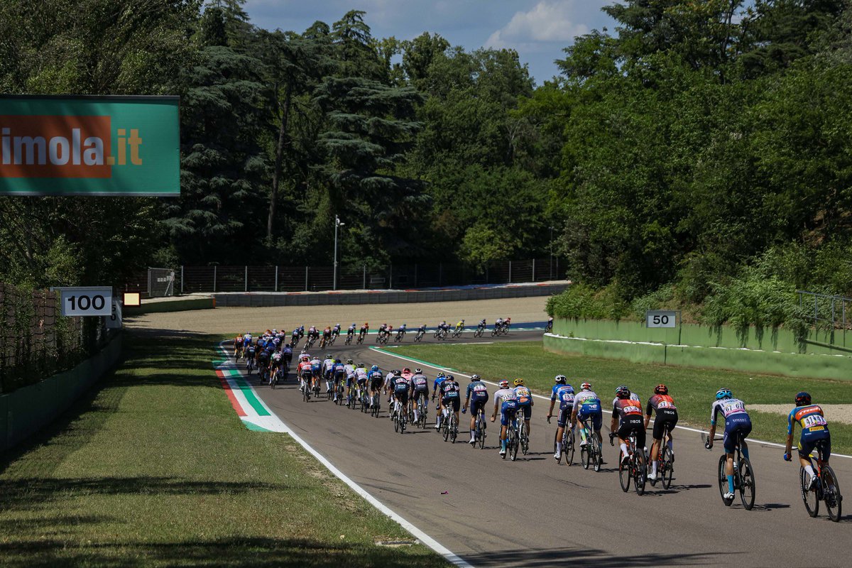 BHRVictorious's tweet image. 🇫🇷 #TDF2024 | ST 02

🏁🚴🏎️💨

#AutodromoImola @LeTour 

📸 @SprintCycling