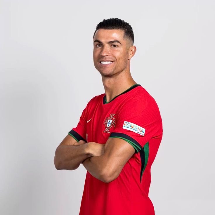 realmilgrauu's tweet photo. Você sabe pq o Cristiano Ronaldo não pode ter canal no YouTube?

O YouTube resolveu proibir o CR7 pra sempre, alegando que o jogador iria bugar a plataforma por simplesmente ser o Cristiano Ronaldo e ser a pessoa mais seguida do planeta.

BIZARRO, O HOMEM É GIGANTE! https://t.co/ykgWLW7KWa