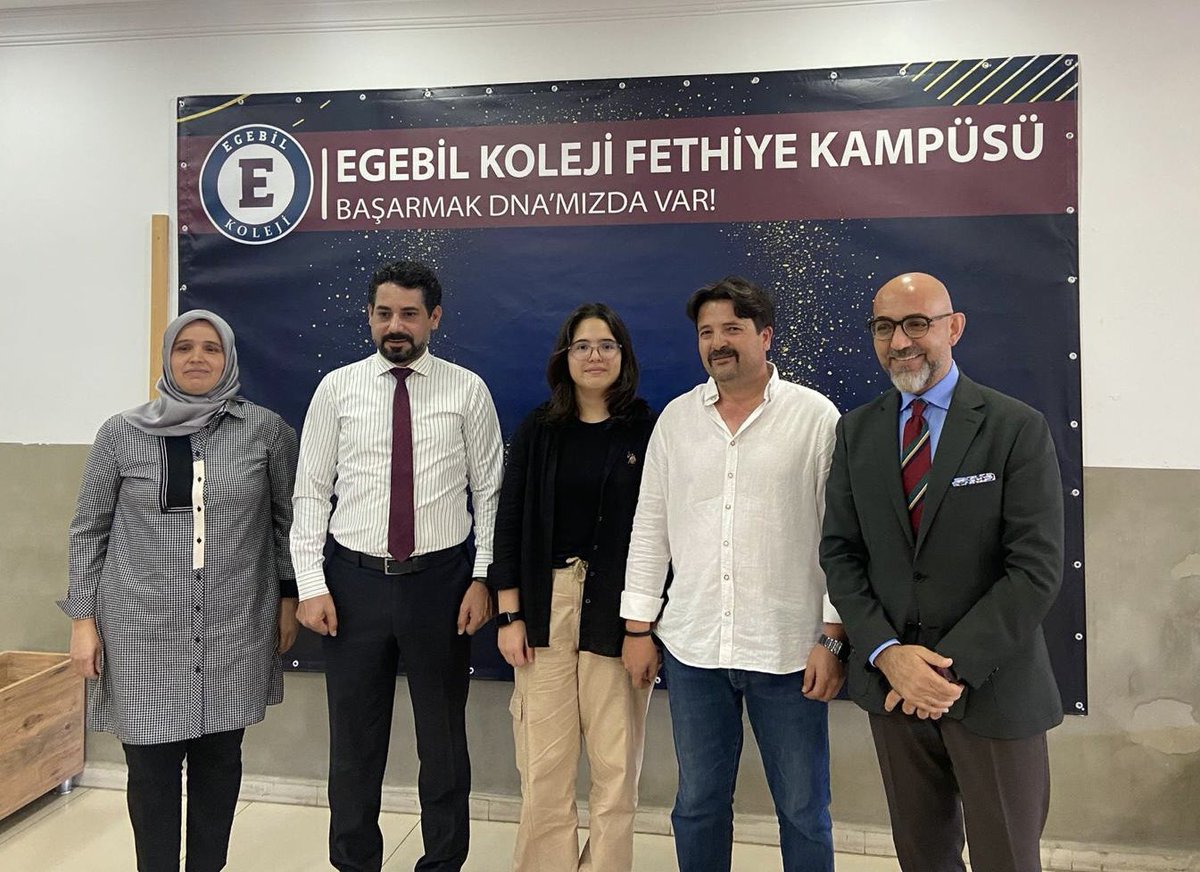 faruk__tatar's tweet photo. Çok gururlu ve mutlu olduğum bir günü yaşadım🙏 TÜRKİYE BİRİNCİMİZ AYŞE FEYZA , AİLESİ VE BENİM İLK GÖZ AĞRIM FETHİYE EGEBİL AİLESİ İLE BULUŞTUK 🧿bu yola çıkarken bir Eğitim modelini savunduk inandık ve taviz vermeden uyguladık ..şimdi artık sonuçlarını almaya başladık ..BİREYSELDE  TÜRKİYE BİRİNCİSİ ..KİTLESEL BAŞARLAR VE  MÜTHİŞ SONUÇLAR ..AMA HEP SÖYLÜYORUM DAHA YOLUN BAŞINDAYIZ ..İZLEYİN…#egebil #egitimdeDNA #lgs 🧿🙏