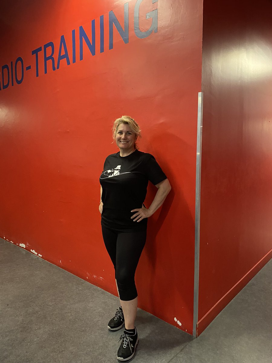 VBANTONELLI's tweet photo. Operasingers go training because their instrument is their body. Today no wings but a wonderfull Teeshirt Scred Connexion #scredconnexion #operasinger #soprano #veronicaantonelli #montmartreenchanté #singer #unesco #montmartre #wings #singingmontmartre https://t.co/aTDBSsWZ8C