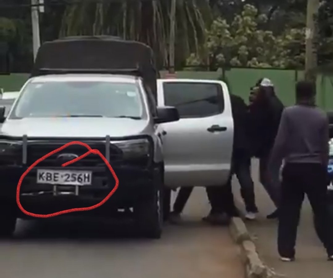 MutumaoNkanata's tweet photo. Former Nandi Hills MP Alfred Keter allegedly abducted in Lavington, Nairobi. Viral video clip shows three men pulling him from his vehicle and forcefully shoving him into a KBE 256H double cab.
#RutoMustGo #RutoMustResignNow 
#OccupyingChurches https://t.co/Saedh3TCSN