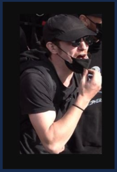 Breaking News: 

Mit diesen Fotos sucht die Polizei Essen nach dem Tatverdächtigen. Er schlug und trat gestern (#e2906) am Boden liegende Polizeibeamte!

Wer kennt diesen Linksextremisten?

#AFDBPT2024