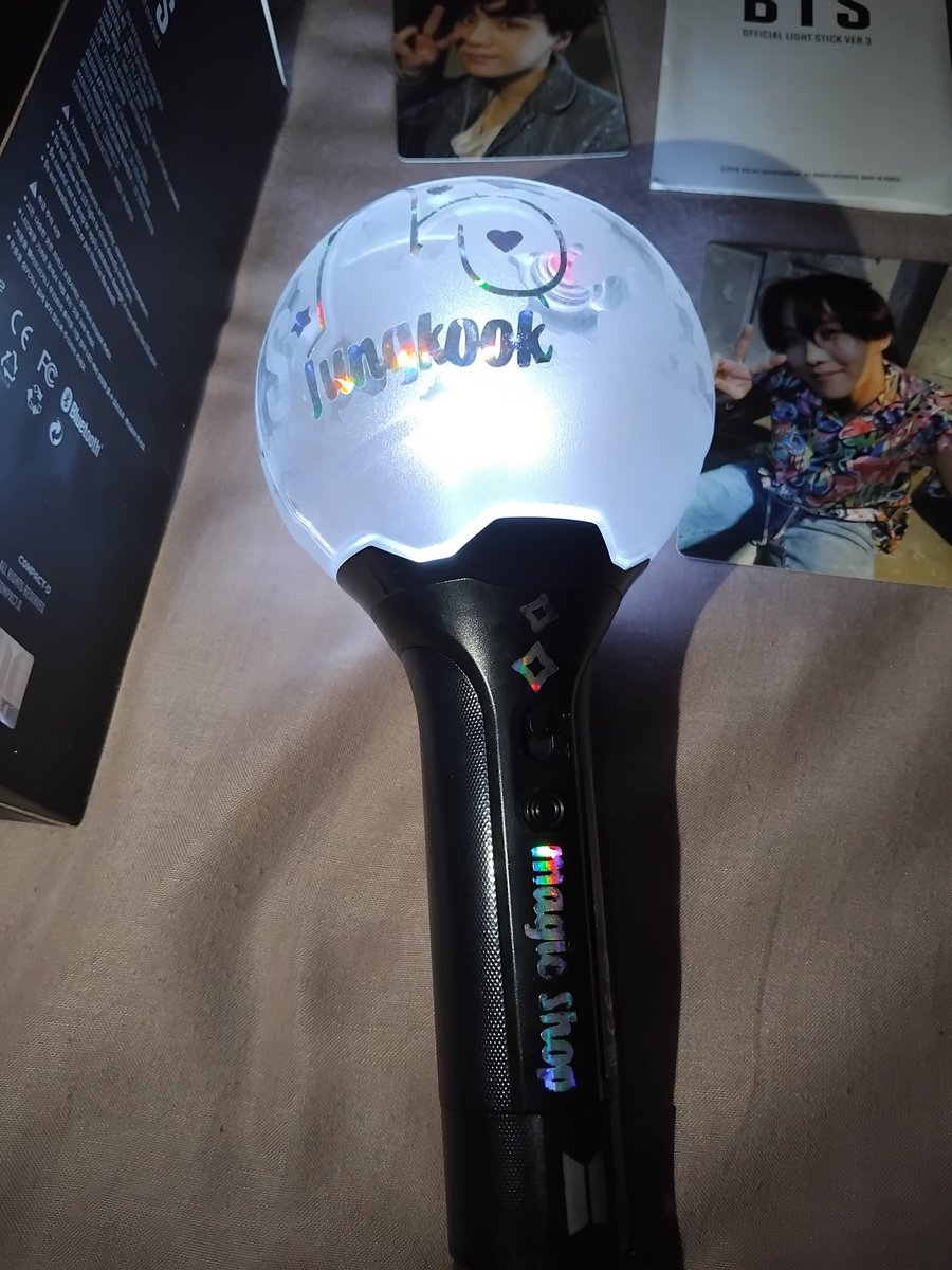 ppandahoon's tweet photo. [HELP RT]

WTS ARMYBOMB VER 3 OFFICIAL
Price 450k (nego tipis) 

Fullset dapet PC, qr code
Minus : no pouch, logo army sedikit pudar 
Cek condi req by DM 
Belum pernah di pakai konser 

📍 Bekasi 

wts wtb armybomb bts lightstick ver 3 official bangtan BTS https://t.co/vViihjDdGM