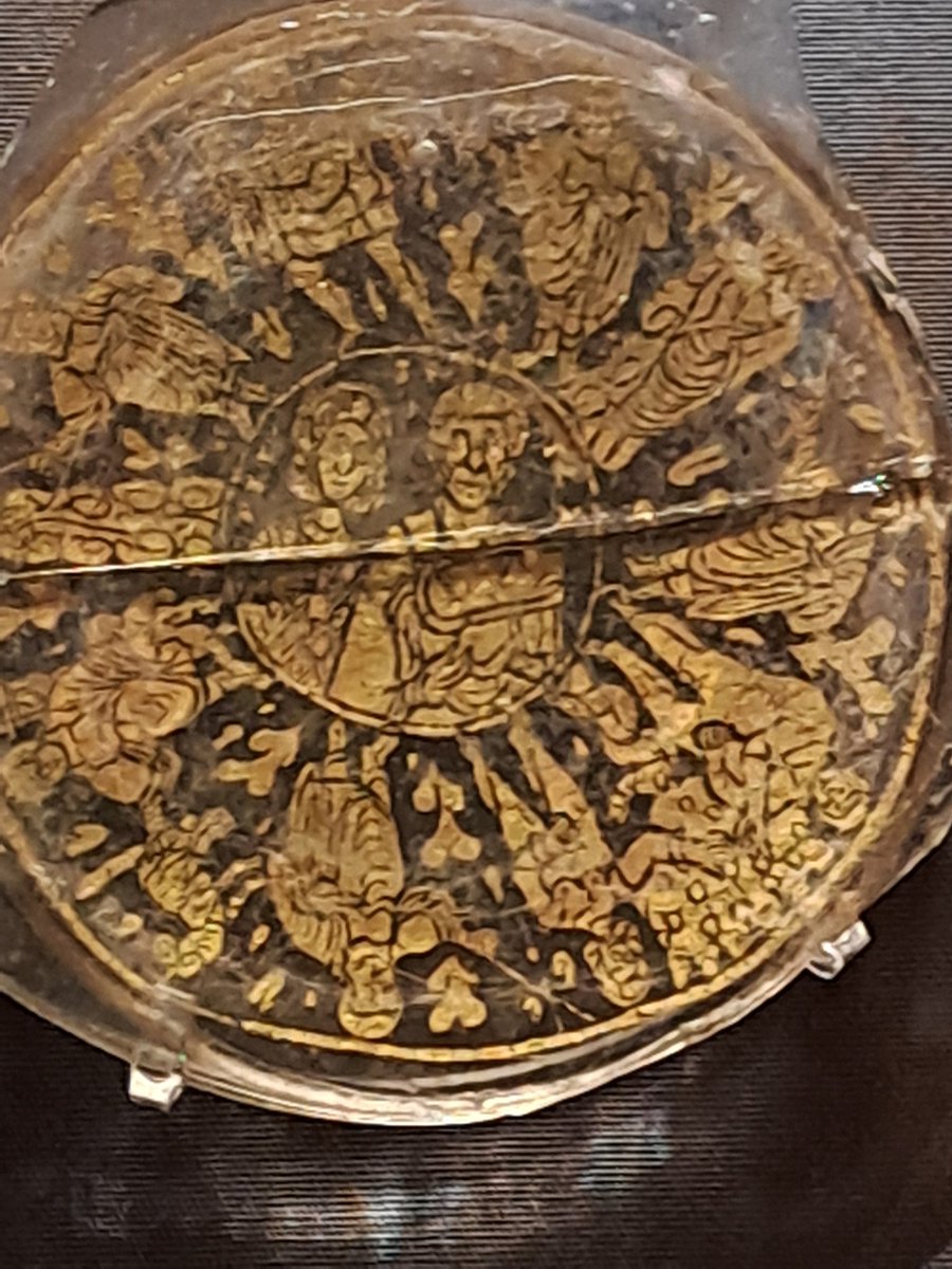iuliusroma's tweet photo. Tesori giudaico-cristiani con lamina d'oro e cristallo rinvenuti nella catacombe Randanini a #Roma e ora nell' @AshmoleanMuseum di Oxford. E in più la lapide di un mercante ebreo ellenizzato, tale Alexandrus trovata sull'Appia https://t.co/u3HgO5v4n3
