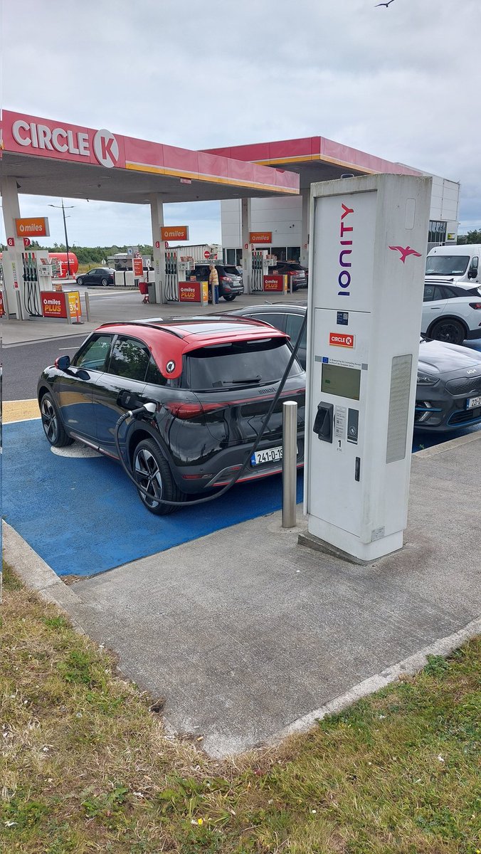 Haven't checked the specs yet but it must have preconditioning...jumped straight to 155kW at 30% after navigating to IONITY . FAR higher than when I plugged in at 10% this morning with a cold battery. #Smart