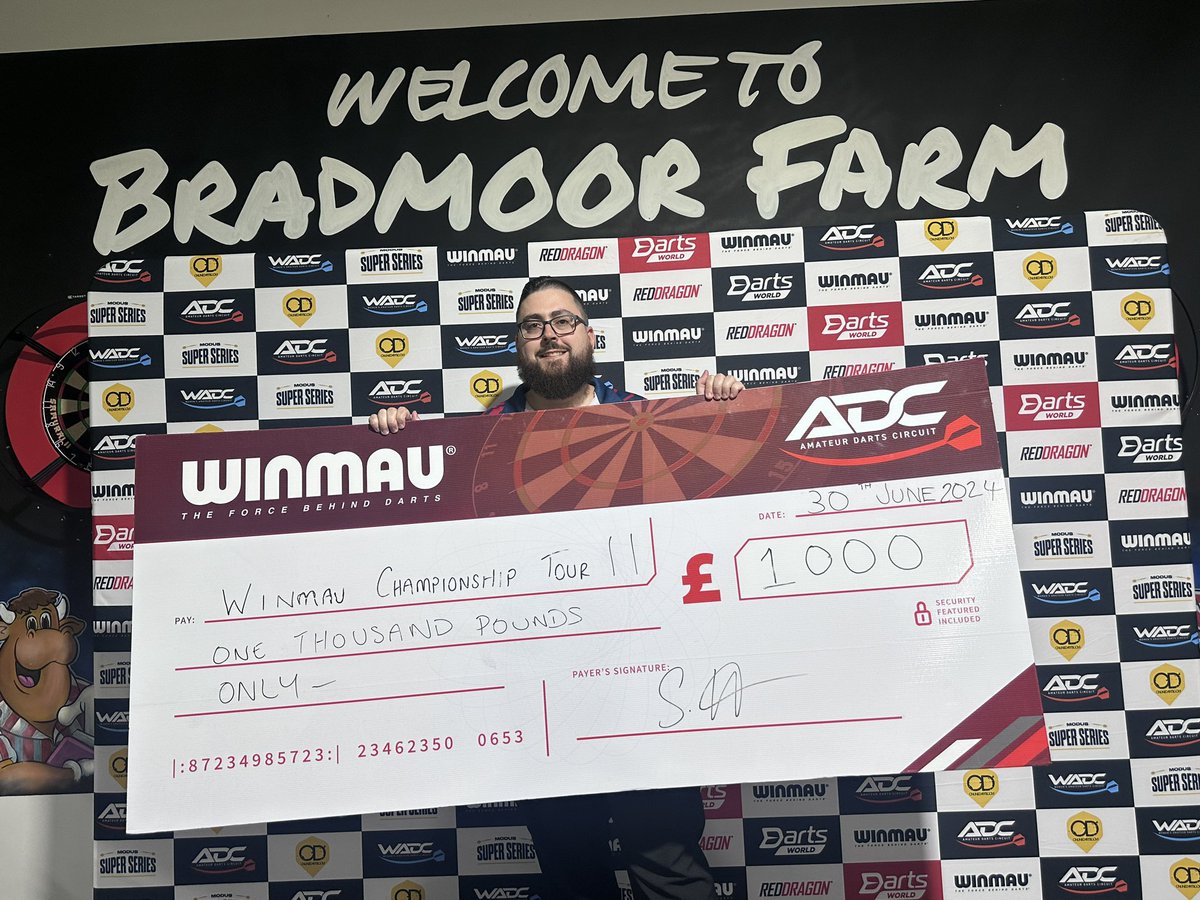 🎂 BIRTHDAY DELIGHT FOR PILGRIM! 

‘Mr P’ scoops the £1000 first prize on his birthday! 

🏴󠁧󠁢󠁥󠁮󠁧󠁿 Darryl Pilgrim 5-2 🏴󠁧󠁢󠁥󠁮󠁧󠁿 Adam Lipscombe 

Final Stats 📲 dartsatlas.com/matches/pT3CN2…