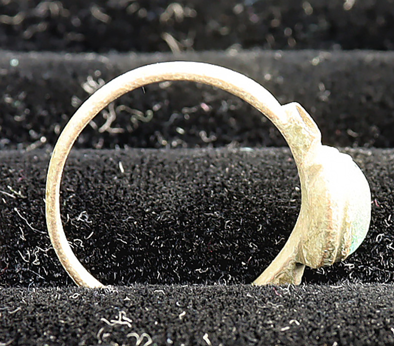 lead2024's tweet image. Check out #6751 Genuine ancient AE ring. With transparent green insert. XIV-XVII AD ebay.co.uk/itm/1663748396… #eBay via @eBay_UK #Genuine #ancient #AE #ring #transparentgreeninsert #XIVAD #XVIIAD