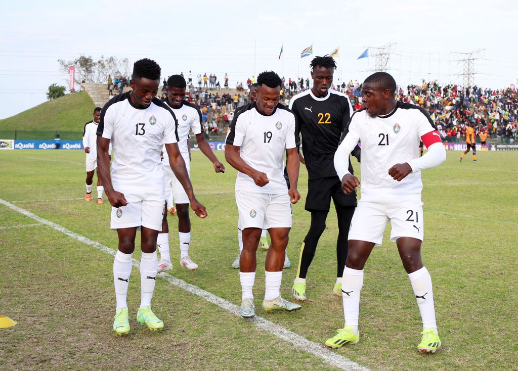 COSAFAMEDIA's tweet photo. Half-Time

Zambia 🇿🇲 0 🆚 2 Zimbabwe 🇿🇼 
Michael Tapera 8’, Takunda Benhura 43’

The Warriors too dominant for 10-man Chipolopolo as Michael Tapera’s strike and Benhura’s bullet header gives Zimbabwe a 2-0 lead at the break.

#hollywoodbets #CosafaCup2024. @SuperSportTV @aQuellé @sabcsport @supersporttv
