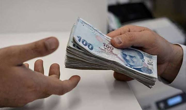 MEMURLAR GEÇİNEMİYOR !.

Memur maaşları enflasyon karşısında o kadar eridi ki, memurlar artık geçinemiyor. Bu yüzden hiç bir memur İstanbul gibi büyük şehirlerde çalışmak istemiyor. #memur #polis