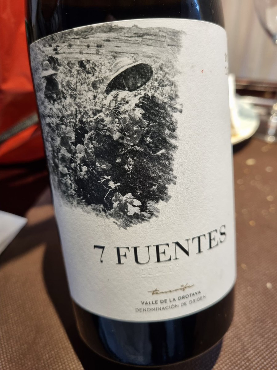 lorden68's tweet image. Prepostre en @RestViavelez callos y 7 Fuentes, el primer vino canario (que yo recuerde) que se comercializó en la Capital.