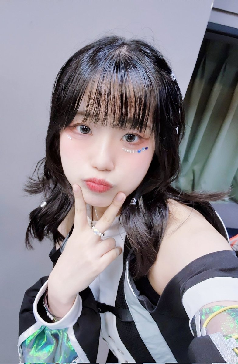 H1M4Ri_ASFiK's tweet photo. 24.6.30 카와페스!

끼얏호 오랜만에 의상으로! 양일 무사히 마쳤습니다🥰 함께해주신 모든분들 감사합니다! 의상의 힘인건지 너무 즐겁게 무대를 한것같아서 아직도 기분이 떠 있어요~ 부디 여러분도 함께 즐겁고 행복한 시간이었길🥺
더운 날씨에 에너지가 되어주셔서 감사합니다! 담에 또 만나요💛 https://t.co/8xk2cOAoiZ