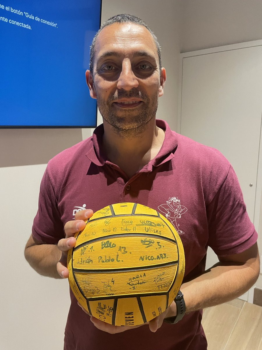 Final del Trofeo y celebración al conseguir el primer puesto en la categoría alevin!!!🏆 y David Bellon como MVP

Han sido cuatro días muy bonitos de competición y convivencia de tod@s en este apasionado deporte del waterpolo. 

Gracias Wp kids Elche por hacerlo posible